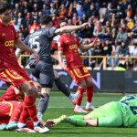 Kevin Lasagna celebrate during the Italian Serie B match between Us Catanzaro and Bari at Nicola Ceravolo Stadium on April, 6 2025 in Catanzaro, Italy