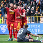 Celebrate Catanzaro during the Italian Serie B match between Us Catanzaro and Bari at Nicola Ceravolo Stadium on April, 6 2025 in Catanzaro, Italy