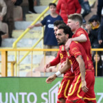 Riccardo Quagliata celebrate during the Italian Serie B match between Us Catanzaro and Bari at Nicola Ceravolo Stadium on April, 6 2025 in Catanzaro, Italy
