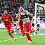 Pietro Iemmello celebrate during the Italian Serie B match between Catanzaro vs Cesena at Nicola Ceravolo Stadium on May, 17 2025 in Catanzaro, Italy