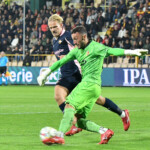 Mirko Pigliacelli and Joel Pohjanpalo during US Catanzaro vs Palermo FC, Italian soccer Serie B match in Catanzaro, Italy, October 25 2025
