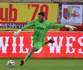 Mirko Pigliacelli during the Serie BKT match between Us Catanzaro 1929 and Venezia Fc at Stadio Nicola Ceravolo in Catanzaro, Italy, on November 2, 2025.