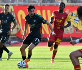 Kike Perez and Alphadjio Cisse during the Serie BKT match between Us Catanzaro 1929 and Venezia Fc at Stadio Nicola Ceravolo in Catanzaro, Italy, on November 2, 2025.