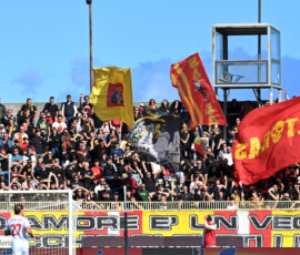 IPA89567069 - CATANZARO, ITALY - OCTOBER 11: Catanzaro Fans during the Serie BKT match between Us Catanzaro vs Mantova 1911 at Stadio Nicola Ceravolo on October 2026 in Catanzaro, Italy.
