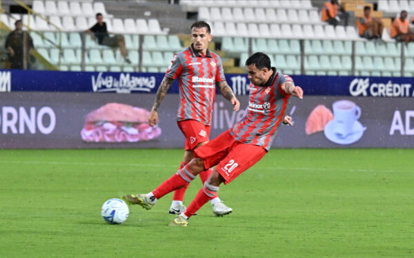 IPA88009743 - Simone Pontisso of US Cremonese is in action during the soccer match between Parma Calcio 1913 and US Cremonese, leg of 16 of Frecciarossa Italian Cup 2026/2027 at Ennio Tardini Stadium on September 1, 2026 in Parma, Italy.
