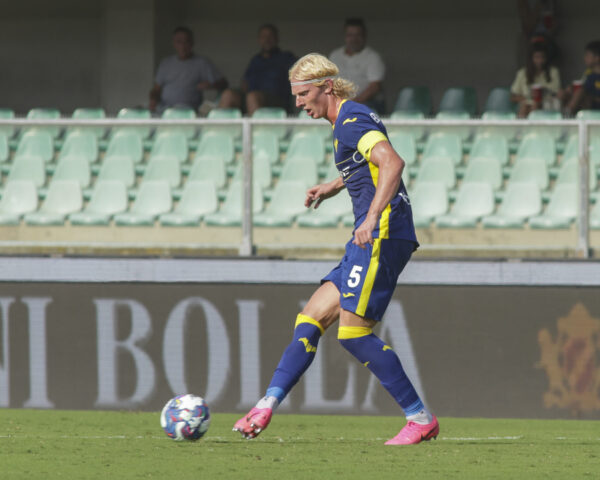 IPA88778709 - Andrias Edmundsson of Hellas Verona FC play the ball vduring Hellas Verona FC vs LR Vicenza, 5° Serie BKT 2026-27 game at Marcantonio Bentegodi stadium in Verona (VR), Italy, on September 20, 2026.