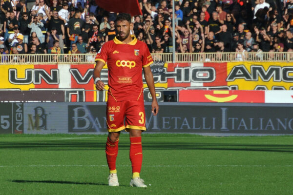 IPA89565519 - CATANZARO, ITALY - OCTOBER 11: Marco Imperiale during the Serie BKT match between Us Catanzaro vs Mantova 1911 at Stadio Nicola Ceravolo on October 2026 in Catanzaro, Italy.