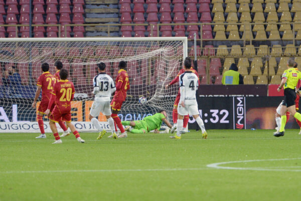 IPA90131622 - ACAMPORA Gennaro during US Catanzaro vs Ascoli Calcio, Italian soccer Serie B match in Catanzaro, Italy, October 24 2026