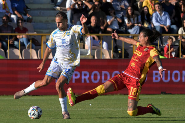 Mattia Finotto and Davide Bettella during Us Catanzaro 1929 vs Carrarese, Italian soccer Serie B match in Catanzaro, Italy, September 13 2025