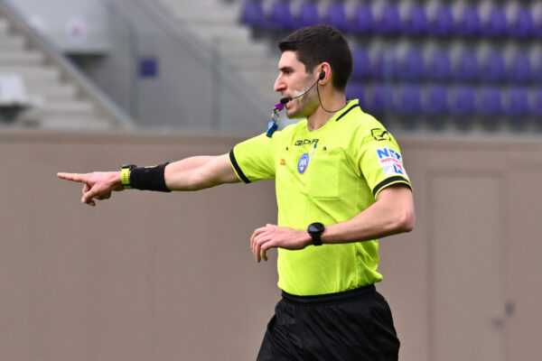 IPA55653982 - Referee Alberto Poli the 22th day of the Serie A Femminile eBay Championship between A.C.F. Fiorentina and F.C. Inter Femminile at the Curva Fiesole Stadium - Viola Park on March 23, 2025 in Florence, Italy.