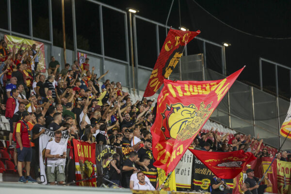 IPA87680386 - Catanzaro fans show their support during L.R. Vicenza vs US Catanzaro, 1° Serie B BKT 2026-27 game at Romeo Menti stadium in Vicenza (VI), Italy, on August 21, 2026.