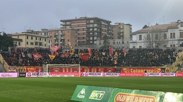 tifosi-catanzaro-curva-capraro-modena